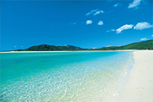 “世界一美しいビーチ”で常に上位にランクされるホワイトヘブン・ビーチ　© Tourism and Events Queensland