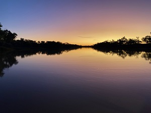 トムソン川クルーズで見られた美しい夕焼け。　© Miki Hirano