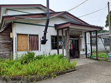 増沢集落にある元農協の施設を改修した事務所