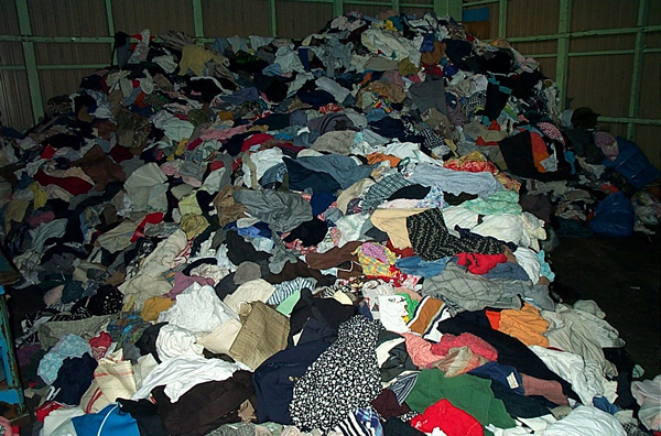 衣類のリサイクル率 知っていますか 暮らし 連載コラム エコレポ Eicネット エコナビ