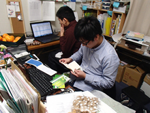 毎週事務所に通い会計業務を行ってくれる石巻専修大学の学生たち（竹中ゼミ）