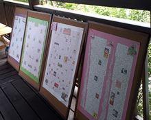 杉山宅のデッキに飾られた「おもちゃ絵」の数々。