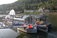 乗船料金は、大人6.50ユーロ、子供3ユーロ。50分間の遊覧でハイデルベルクを満喫できる