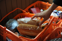 緊急的に食料支援が必要な方が、食べ物を受け取れる場ともなっています（曜日指定あり）【Photo by Natsuki Yasuda / studio AFTERMODE】