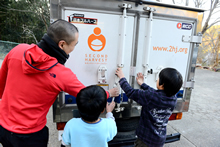企業などから寄贈頂いた食品は、児童養護施設やDV被害者のシェルターなど100を超える施設・団体にお渡ししています。【Photo by Natsuki Yasuda / studio AFTERMODE】