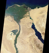 衛星写真で見るナイル川の三角州（ナイルデルタ）とファイユームオアシス