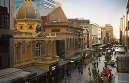 アデレード中心部には歴史的な建物が並ぶ　© South Australian Tourism Commission