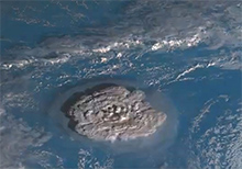 キャプ日本の気象衛星ひまわり8号がとらえたトンガの火山噴火　© ひまわり衛星プロジェクトション