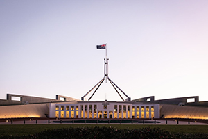 オーストラリアの首都キャンベラにある国会議事堂　© Richard Poulton for VisitCanberra