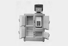 1917年に発明した電気冷蔵庫。三井物産が輸入し日本でも東芝が販売を手掛けた。その後、昭和5年に誕生した日本初の国産冷蔵庫（東芝製）のモデルにもなった。