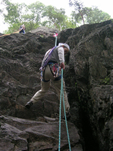 プライベートのトレーニングで、崖を懸垂下降。