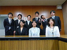 NHKに入局後、最初に配属になったのは、愛媛県の松山局。前列向かって左端が余座さん