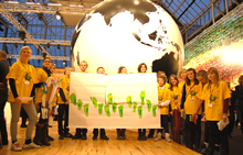 キャンペーンに参加した多くの子どもたちも出席（2009年）（写真提供：気候同盟）