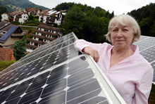ドイツで最初のエコ電力会社をシェーナウ村に設立したスラーデク氏。2013年ドイツ環境財団のドイツ環境賞を受賞（(c)DBU/Patrik Seeger）
