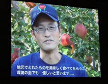 奥三河・南信州産のリンゴを使ったドライフルーツの事例報告では、リンゴ農家の小林登さんによる映像出演もあった。おいしく安全なくだものづくりに専念しながら、フルーツドライの商品化によって森林支援につながれたことを喜ぶ小林さんだ。